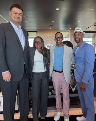 49图库官网首页-岁月如梭!WNBA名宿晒出与姚明&弗朗西斯及阿尔斯通合影